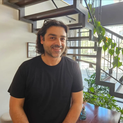 michalis in the middle0